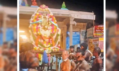 கள்ளபிரான் கோவிலில் கருடசேவை நிகழ்ச்சி நடைபெற்ற காட்சி.
