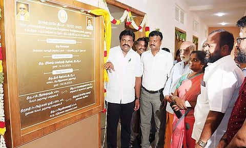 தஞ்சையில் பார்வைதிறன் குறைபாடுடையோர் பள்ளியில் புதிய கட்டிடத்தை மேயர் சண்.ராமநாதன் திறந்து வைத்தார்.