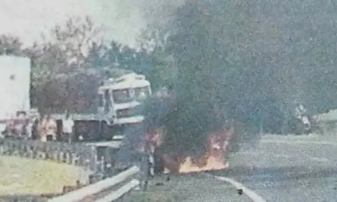 திருப்பதி கோவிலுக்கு சென்றபோது சென்னை பக்தர்களின் கார் நடுரோட்டில் தீ பிடித்து எரிந்தது