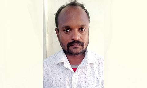 காரில் மது கடத்திய வாலிபர் கைது