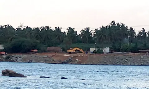 கூட்டுக் குடிநீர் திட்டத்துக்கு வெடி வைத்து பாறைகள் தகர்ப்பு
