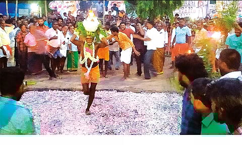 தீமிதி திருவிழா நடந்த போது எடுத்த படம்.