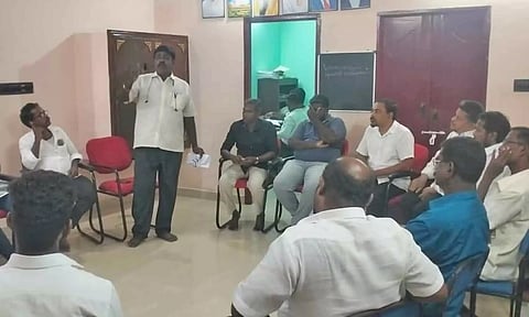 ஆலோசனைக் கூட்டம் நடந்த போது எடுத்த படம்.