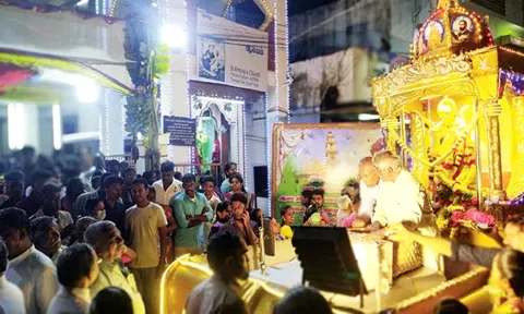 தேர்பவனி நடைபெற்றபோது எடுத்தபடம்.