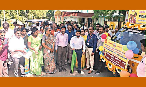 விழிப்புணர்வு வாகன பேரணியை கலெக்டர் ஜெயசீலன் தொடங்கி வைத்தார்.