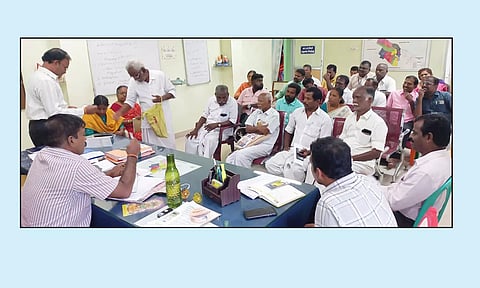 மேற்கு வட்டாட்சியர் அலுவலகத்தில் விவசாயிகள் குறைதீர்க்கும் கூட்டம் நடந்தது.&nbsp;