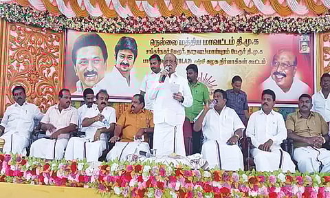 கூட்டத்தில் மத்திய மாவட்ட தி.மு.க. பொறுப்பாளர் டி.பி.எம்.மைதீன்கான் பேசிய காட்சி.