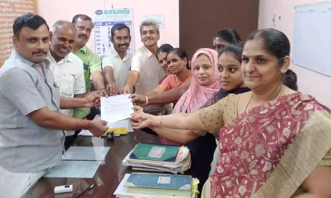 &nbsp;கவுன்சிலர்கள் மனு அளித்த காட்சி.&nbsp;