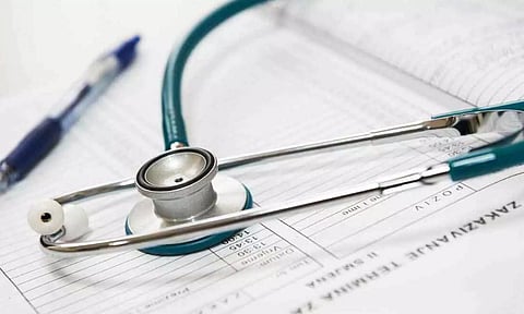 எம்.பி.பி.எஸ் பாடத்திட்டத்தில் புதிய மாற்றம்- ஒரு குடும்பத்தை தத்தெடுத்து இலவச மருத்துவம் வழங்க வேண்டும்