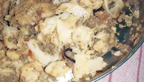 பரோட்டாவில் கிடந்த பூரான்