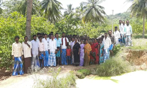 மலைவாழ் மக்கள் போராட்டத்தில் ஈடுபட்ட காட்சி.