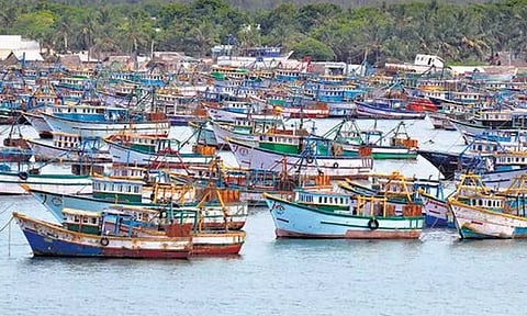 மீனவர்களுக்கு மானிய டீசல், அனுமதி டோக்கன் வழங்குவது நிறுத்தப்படும்- மீன்வளத்துறை எச்சரிக்கை