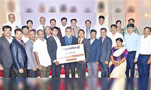 அவினாசி டெக்ஸ்சிட்டி கிளை புதிய நிர்வாகிகள் பதவியேற்றுக்கொண்ட போது எடுத்த படம்.