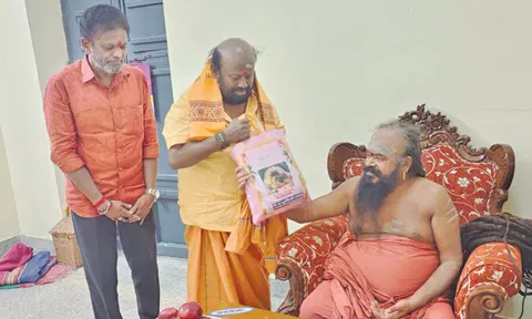 தருமபுரம் ஆதீனத்திடம் நடிகர் செந்தில் ஆசி பெற்றார்.