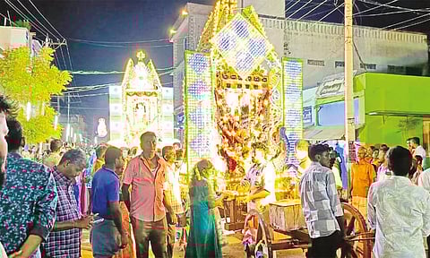 தேர் பவனி நடந்த போது எடுத்த படம்.