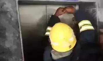 மின் தடையால் லிப்டில் சிக்கிய 5 பெண்கள்