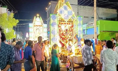 அந்ேதாணியார் ஆலய தேர்பவனி நடந்தபோது எடுத்த படம்.