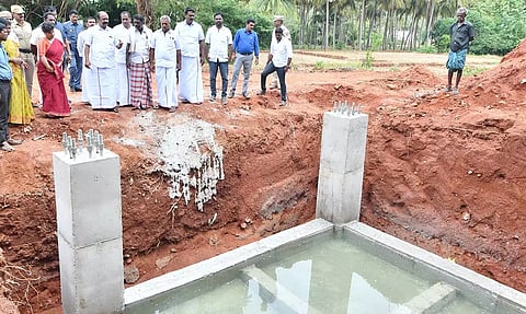 செல்போன் டவர் அமைக்கும் பணிகளை அமைச்சர் ஆய்வு