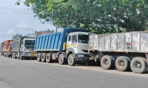 களியக்காவிளை அருகே கனிமவளங்களை கேரளாவிற்கு கடத்த முயன்ற 7 வாகனங்கள் பறிமுதல்