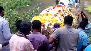 வாலிபர் உடலை போலீசுக்கு தெரியாமல் அடக்கம் செய்ய முயற்சி