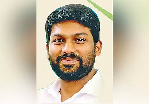 சாத்தான்குளம் பஸ் நிலையத்தில் தியாகி கே.டி.கோசல்ராம் பெயரை உலோக எழுத்துகளாக மாற்ற வேண்டும் - ஊர்வசி அமிர்தராஜ் எம்.எல்.ஏ.விடம் கோரிக்கை