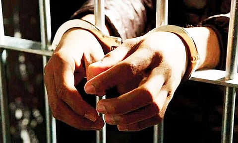 வீடு புகுந்து பெண் பலாத்காரம்