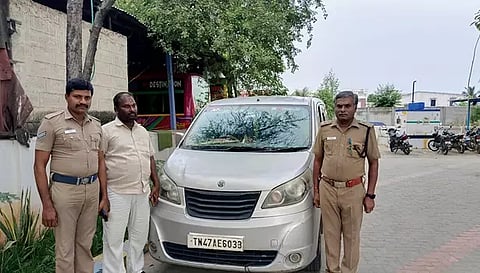 பறிமுதல் செய்யப்பட்ட கார்.&nbsp;