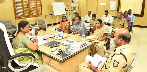 தருமபுரி மாவட்ட கலெக்டர் அலுவலக கூட்டரங்கில் கள்ளச்சாராயம் தடுப்பு நடவடிக்கைகள் குறித்து ஆய்வுக்கூட்டம் கலெக்டர் சாந்தி தலைமையில்  நடைபெற்றது. அருகில் மாவட்ட போலீஸ் சூப்பிரண்டு ஸ்டீபன் ஜேசுபாதம் உள்பட பலர் உள்ளனர்.