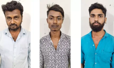 கைதான 3 பேரை படத்தில் காணலாம்.