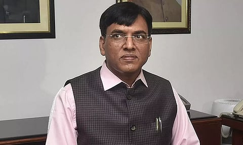 கலப்பட மருந்து சந்தேகத்தில் 71 நிறுவனங்களுக்கு நோட்டீஸ்- மத்திய சுகாதாரத்துறை மந்திரி தகவல்