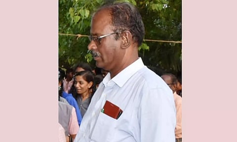 பணி நீக்கம் செய்யபட்ட அலெக்சாண்டர்.