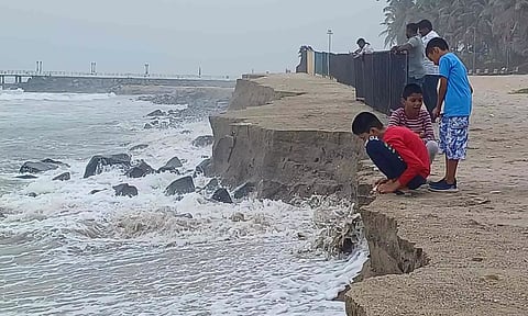 கடல் அரிக்கப்பட்ட காட்சி.