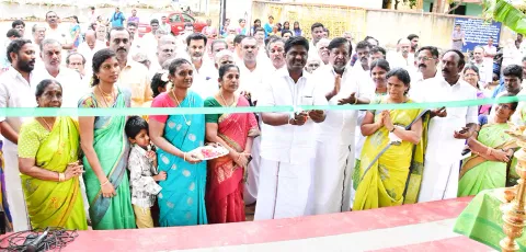 புதிய கலையரங்கத்தை செந்தில்நாதன் எம்.எல்.ஏ. திறந்து வைத்தார்