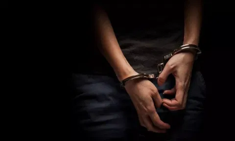 பெட்டிக்கடையில் புகையிலை பொருட்கள் விற்றவர் கைது