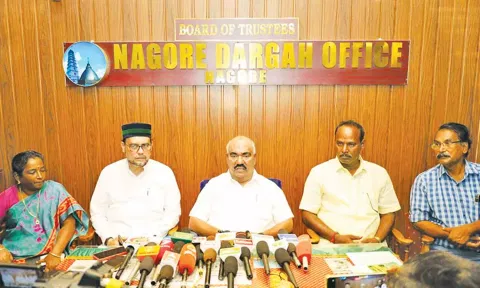 நாகூர் தர்காவில் அமைச்சர் செஞ்சு மஸ்தான் பேட்டியளித்தார்.