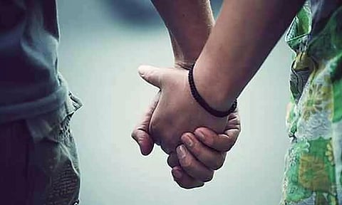 கோவையில் திருமணமான வாலிபருடன் ஓட்டம் பிடித்த இளம்பெண்