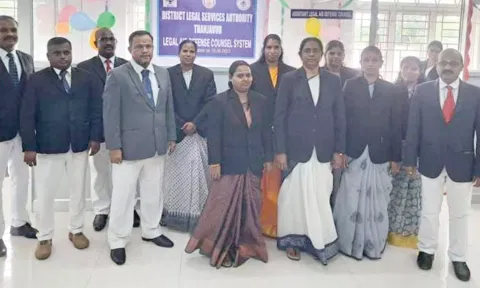 வசதியற்றவா்களுக்கான குற்றவியல் வழக்குகளை நடத்த தோ்வு செய்யப்பட்டு வக்கீல்கள்.

