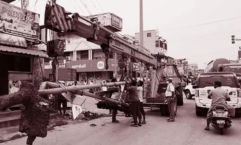 ஊத்துக்கோட்டையில் போக்குவரத்து சிக்னல் சீரமைப்பு
