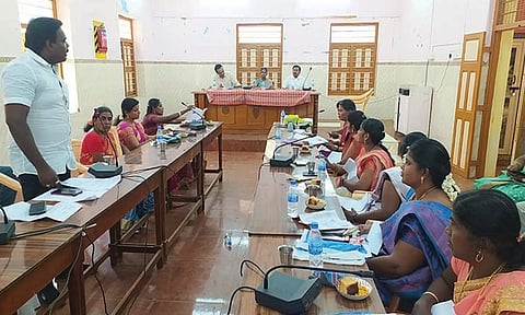 ரூ.1.22 கோடியில் திட்டப் பணிகள்-கீழப்பாவூர் யூனியன் கூட்டத்தில் தீர்மானம்