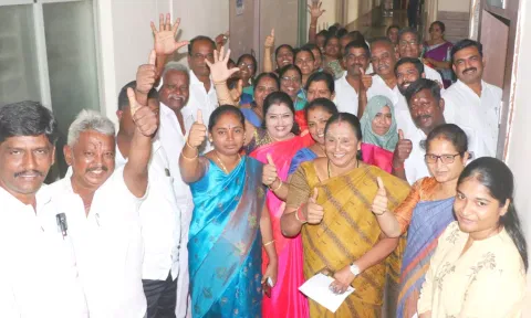 கோவை மாவட்ட திட்டக்குழு தேர்தலில் ஆர்வத்துடன் வாக்களித்த உள்ளாட்சி பிரதிநிதிகள்