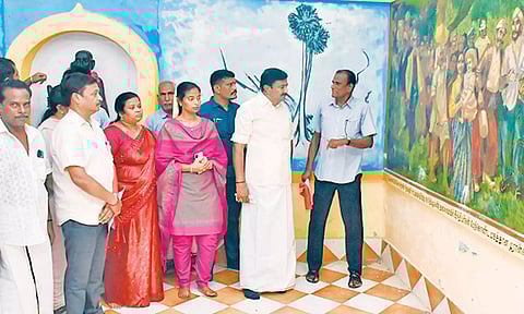 தில்லையாடி வள்ளியம்மை நினைவு மண்டபத்தில் அமைச்சர் சாமிநாதன் ஆய்வு செய்தார்.