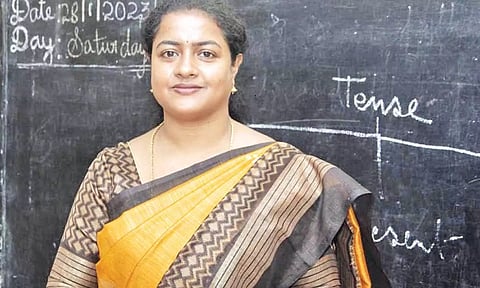 மாநகராட்சி பள்ளியில் 'ஸ்போக்கன் இங்கிலீஷ்' கற்றுக் கொடுக்கும் பெண் கவுன்சிலர்