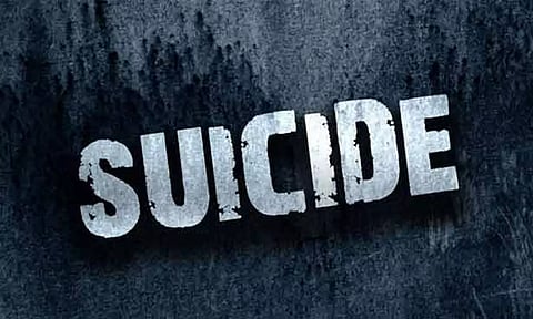 கழுத்தை அறுத்து வாலிபர் தற்கொலை