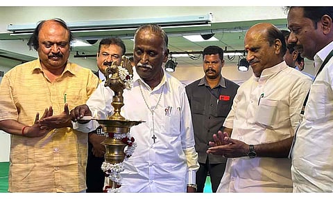 புதுவை செஸ் அசோசியேஷன் சார்பில் 12 வயது மற்றும் 18 வயதுக்குட்பட்ட வர்களுக்கான மாநில அளவிலான செஸ் போட்டி அமலோற்பவம் மேல்நிலைப்பள்ளி வளாகத்தில் தொடங்கியது. போட்டியை அமைச்சர் லட்சுமி நாராயணன், கென்னடி எம்.எல்.ஏ. மற்றும் பள்ளி தாளாளர் லூர்துசாமி ஆகியோர் குத்துவிளக்கேற்றி தொடங்கி வைத்தனர்.&nbsp;