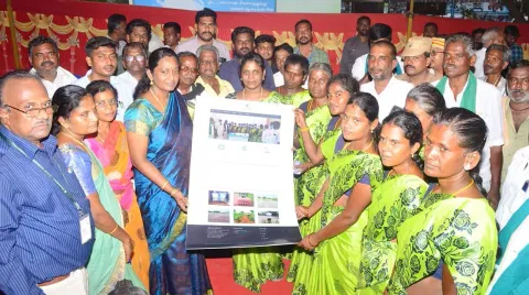 விவசாயிகள் குறை தீர்க்கும் கூட்டத்தில் மாவட்ட கலெக்டர் சங்கீதா கலந்து கொண்டபோது எடுத்த படம்.