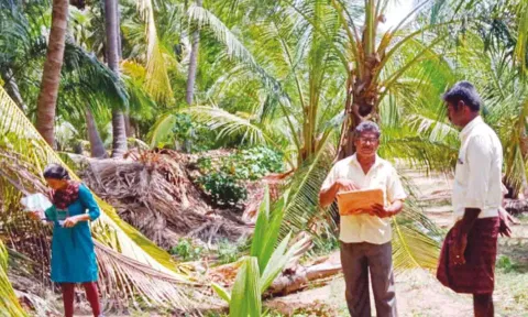 பாலாற்றில் ஆக்கிரமிப்பு பகுதியில் அதிகாரிகள் அளவீடு பணி மேற்கொண்ட போது எடுத்த படம்.
