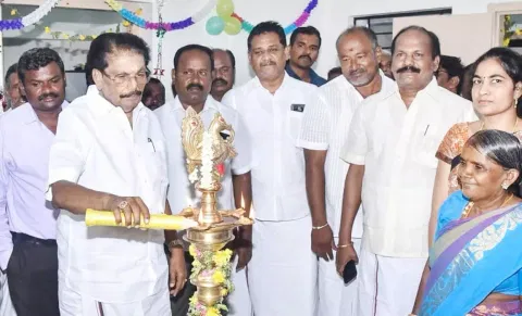 ஆய்டியாபுரத்தில் புதிய கால்நடை மருத்துவமனை கட்டிடத்தை அமைச்சர் கே.கே.எஸ்.எஸ்.ஆர்.ராமச்சந்திரன் குத்துவிளக்கேற்றி திறந்து வைத்த காட்சி. அருகில் ரகுராமன் எம்.எல்.ஏ. மற்றும் ஊராட்சி மன்ற தலைவர் கவிதா பாண்டியராஜ் உள்ளனர்.
