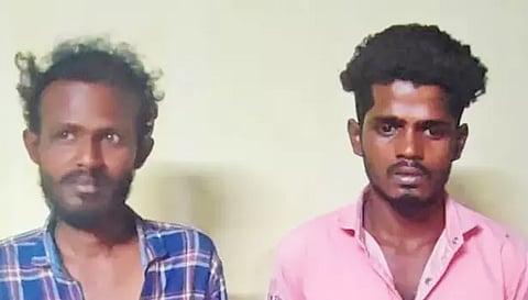 கைது செய்யபட்ட கவுதம், சீனிவாசன்.