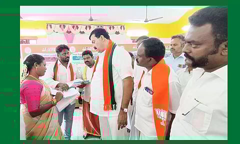 திருப்பரங்குன்றத்தில் நடந்த பா.ஜ.க. சாதனை விளக்க கண்காட்சியை தேசிய இணை ஒருங்கிணைப்பாளர் சுதாகர் ரெட்டி பார்வையிட்டார்.