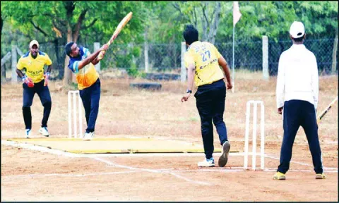 கிரிக்கெட் போட்டி நடந்த போது எடுத்த படம்.